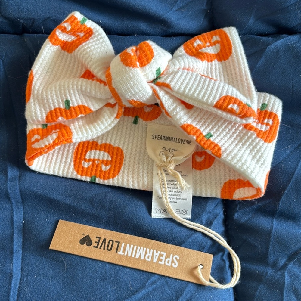 SpearmintLove pumpkin Bow, NWT
